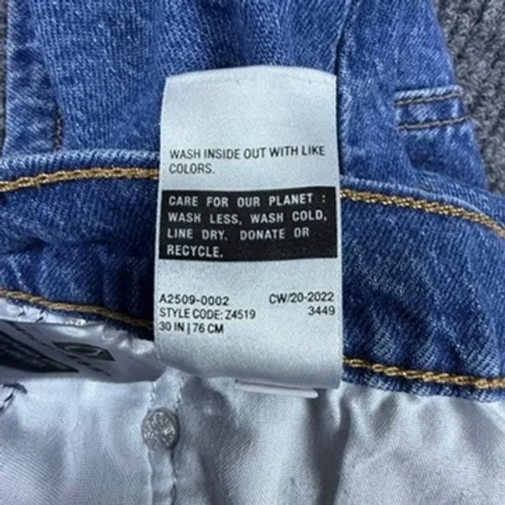 Levis Womens High Waisted Denim Shorts Blue Medium Wash Size 30 Z4519